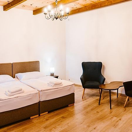 Sziklavendeghaz Aparthotel Veszprem Bagian luar foto