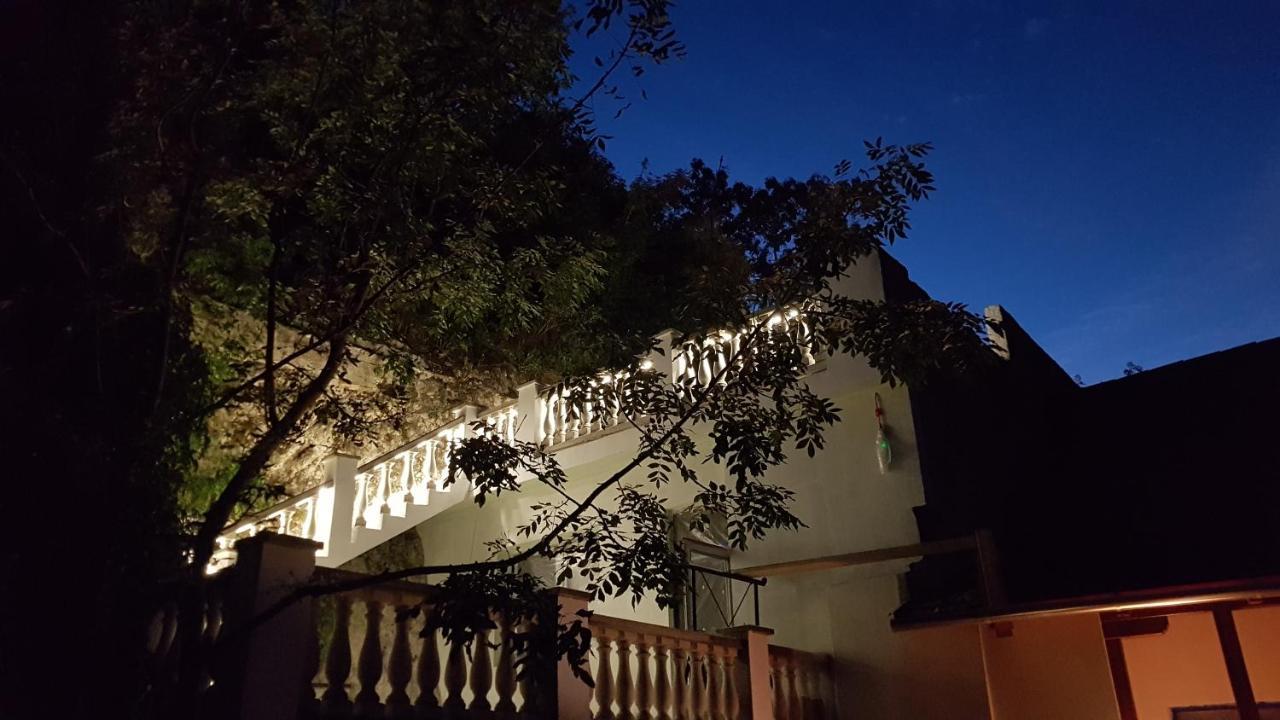 Sziklavendeghaz Aparthotel Veszprem Bagian luar foto