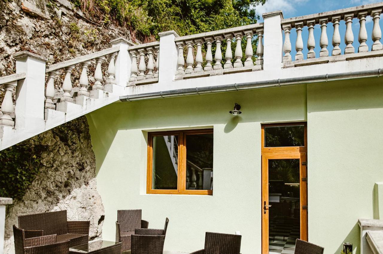 Sziklavendeghaz Aparthotel Veszprem Bagian luar foto