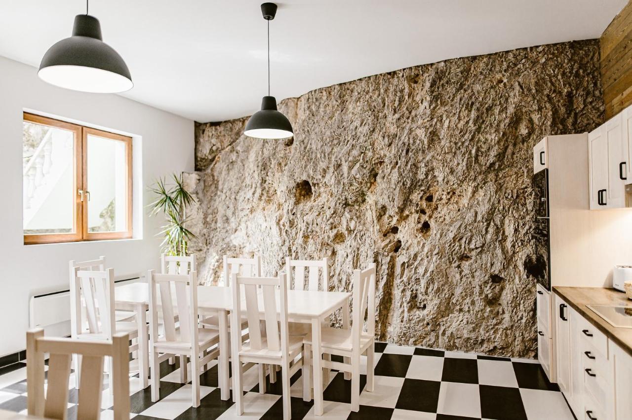 Sziklavendeghaz Aparthotel Veszprem Bagian luar foto