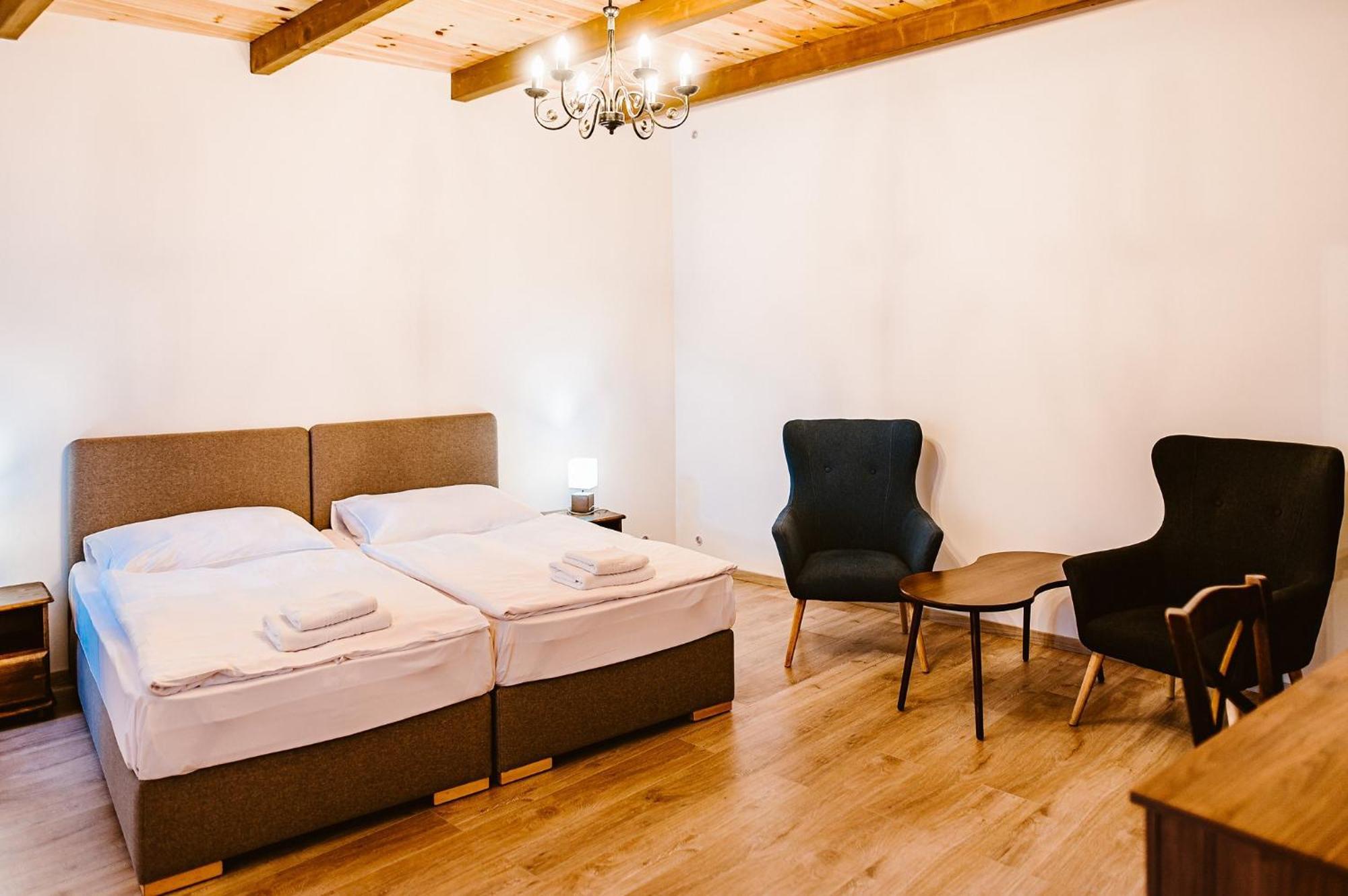 Sziklavendeghaz Aparthotel Veszprem Bagian luar foto