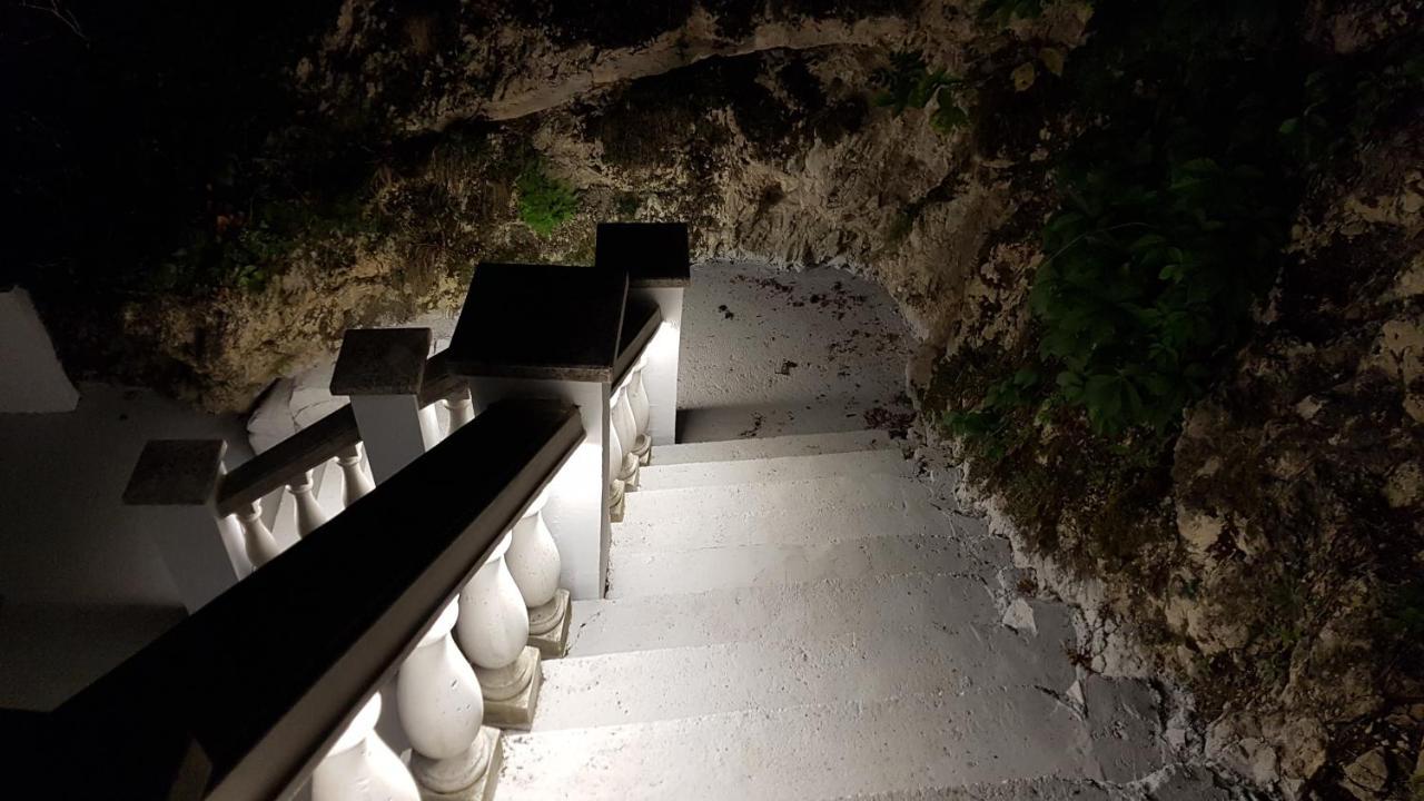 Sziklavendeghaz Aparthotel Veszprem Bagian luar foto