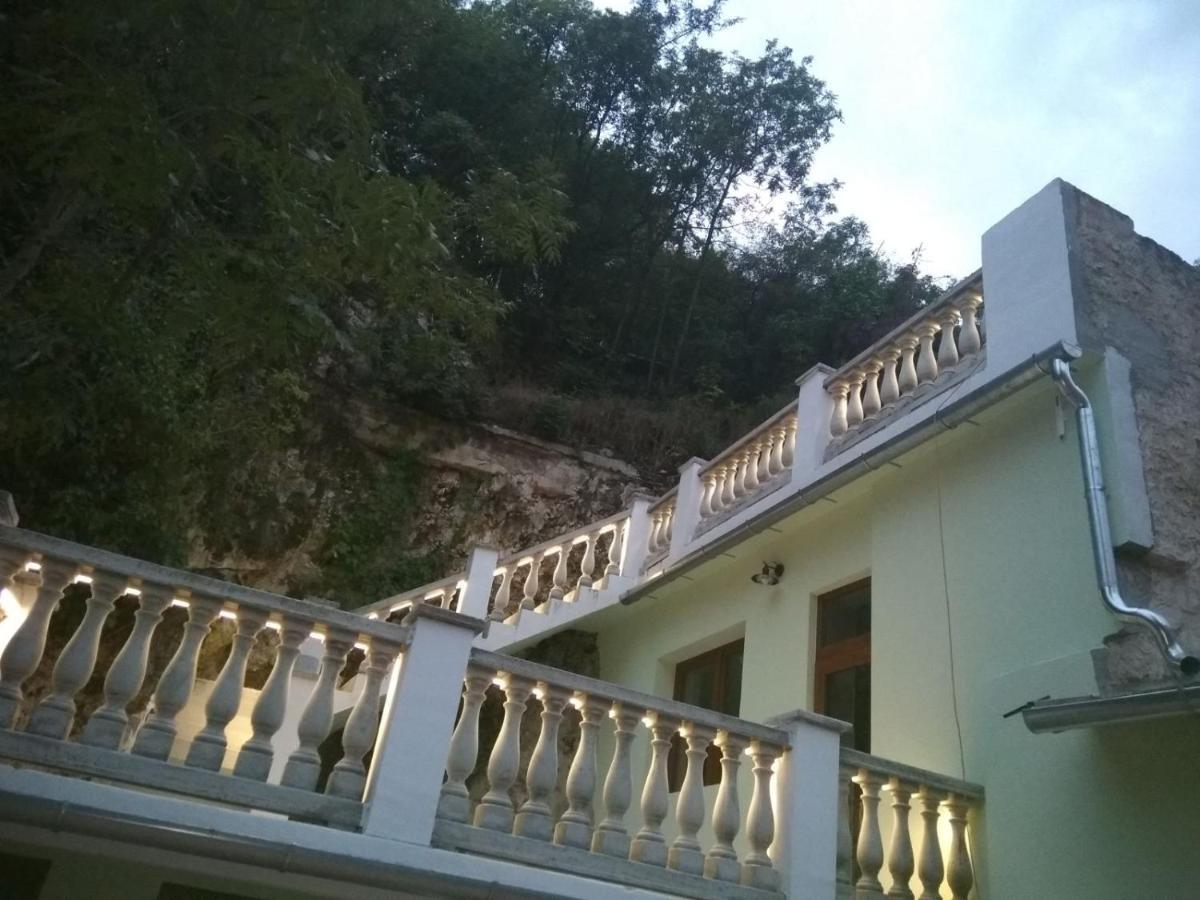 Sziklavendeghaz Aparthotel Veszprem Bagian luar foto