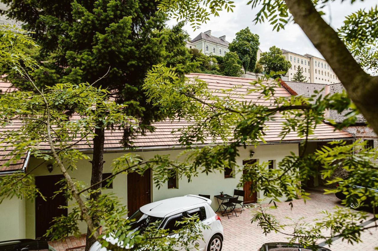 Sziklavendeghaz Aparthotel Veszprem Bagian luar foto