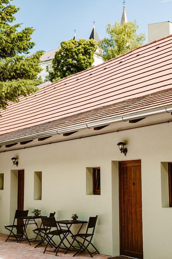 Sziklavendeghaz Aparthotel Veszprem Bagian luar foto