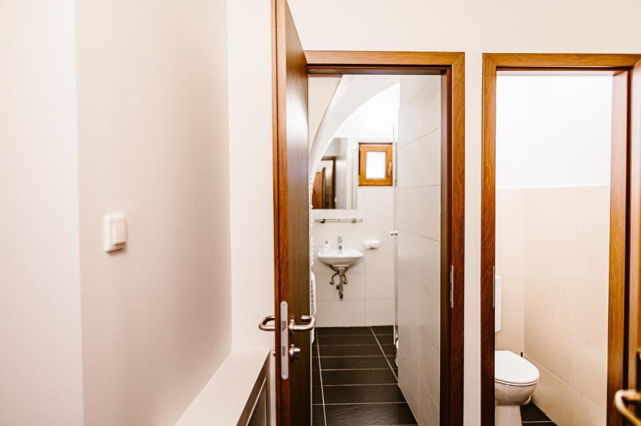 Sziklavendeghaz Aparthotel Veszprem Bagian luar foto
