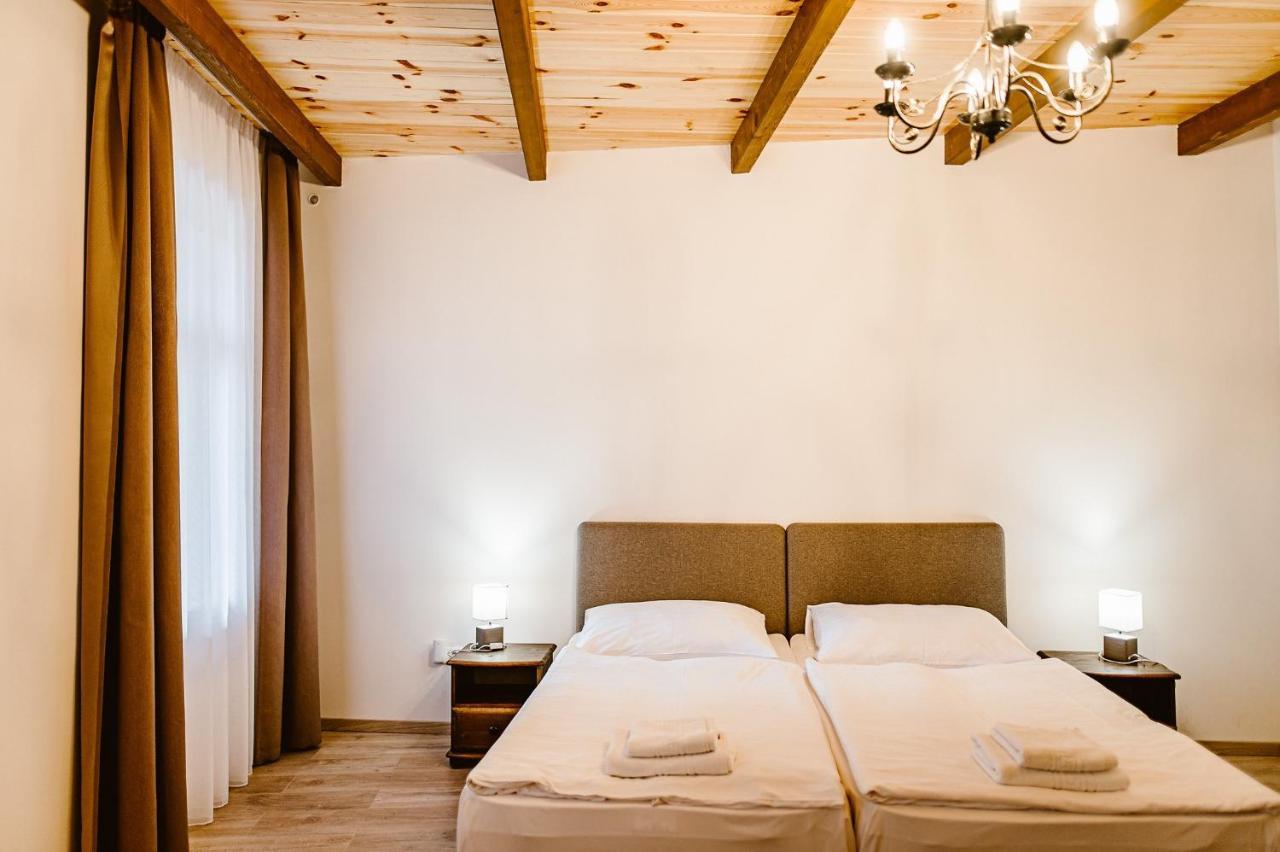 Sziklavendeghaz Aparthotel Veszprem Bagian luar foto