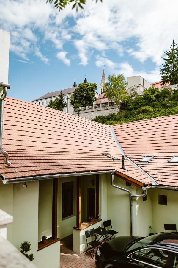 Sziklavendeghaz Aparthotel Veszprem Bagian luar foto