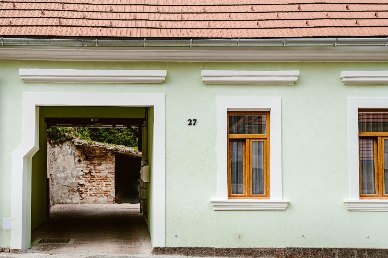 Sziklavendeghaz Aparthotel Veszprem Bagian luar foto