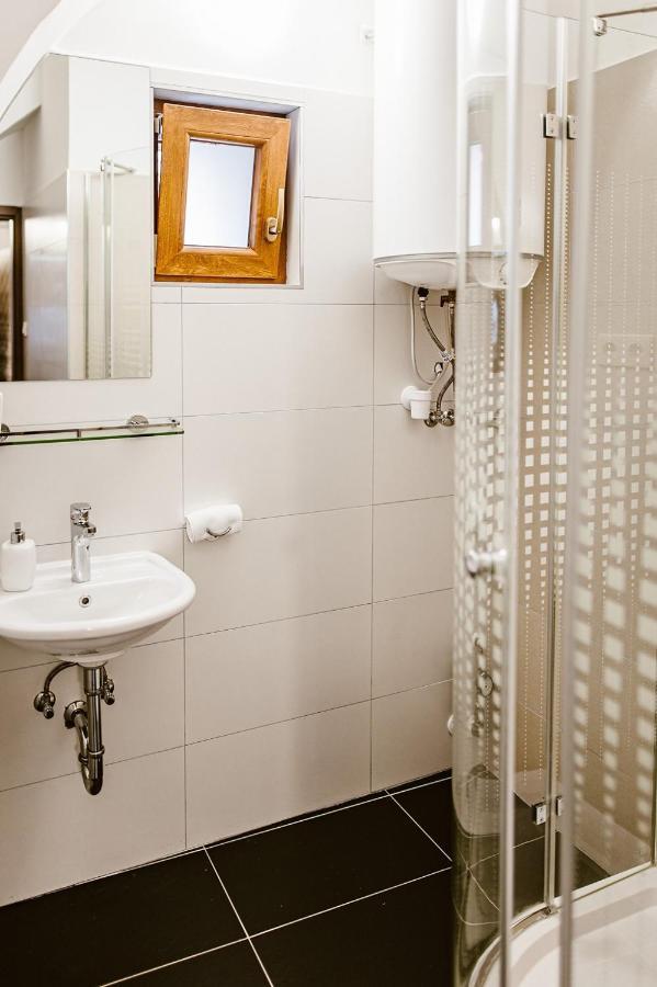 Sziklavendeghaz Aparthotel Veszprem Bagian luar foto